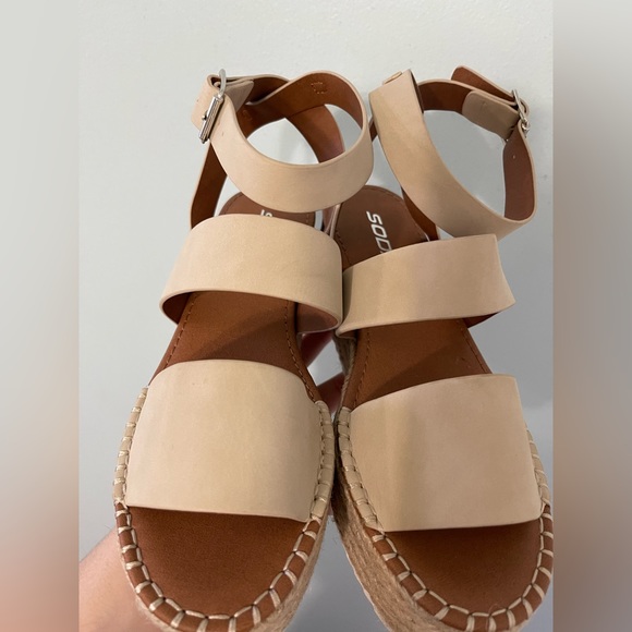 Tan Platform wedge espadrilles - Picture 2 of 11